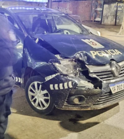 Borracho y sin documentación, se escapó y chocó con la policía