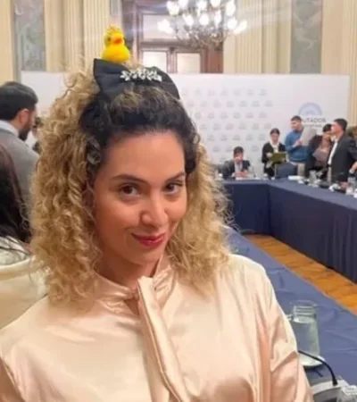 La diputada nacional por la Libertad Avanza, Lourdes Arrieta, tiene una manera de hacer política que no condice con lo votado por la población.