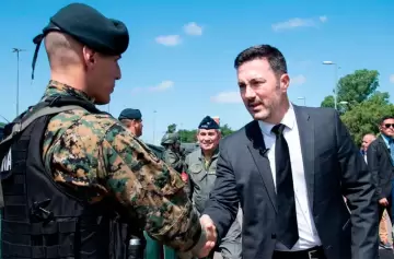 Polémico: el Ministerio de Defensa da de baja a 23 militares, incluidos héroes de Malvinas