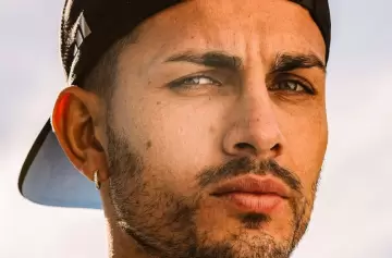 Así le respondió Meta IA a una usuaria que preguntó "¿cómo me caso con Paredes?"