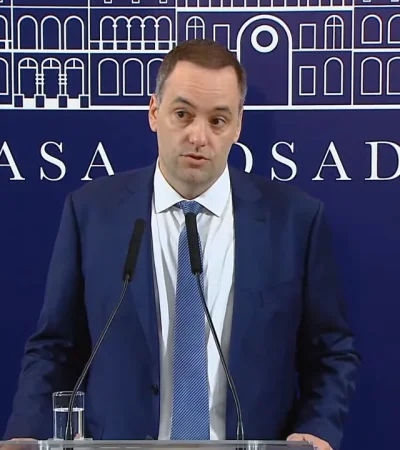 El vocero Manuel Adorni explicó las causas en su habitual conferencia de prensa. (Web)