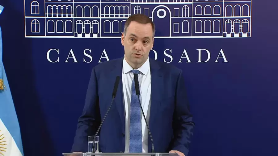 El vocero Manuel Adorni explicó las causas en su habitual conferencia de prensa. (Web)