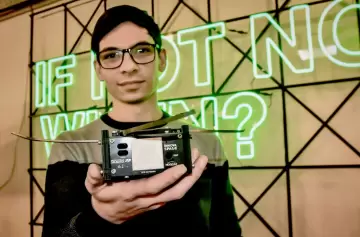 Luca Uriarte, la mente detrás del primer "picosatélite" argentino