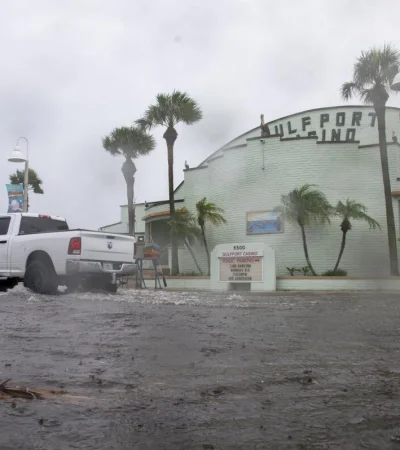 El huracán Debby golpea Florida.