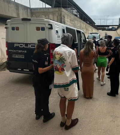 Los policías acudieron al llamado de los empleados