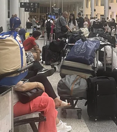 Muchos extranjeros y libaneses que residen fuera de su país esperan poder abandonar el país.