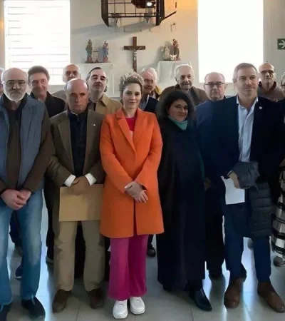 La foto de diputados de LLA junto a represores en la cárcel.