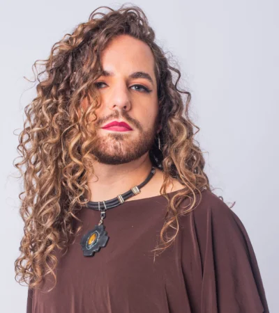 Es la primera cantante trans no binarie de folklore que ha llegado al Pre-Cosquín.