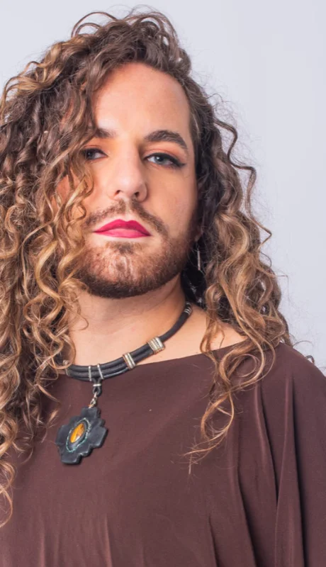 Es la primera cantante trans no binarie de folklore que ha llegado al Pre-Cosquín.