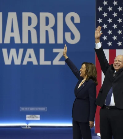 Kamala Harris y Tim Walz se subieron al escenario al ritmo de Beyoncé