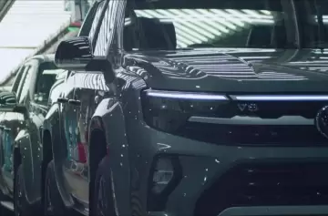 Pese a las advertencias de Caputo, automotrices aumentaron sus precios