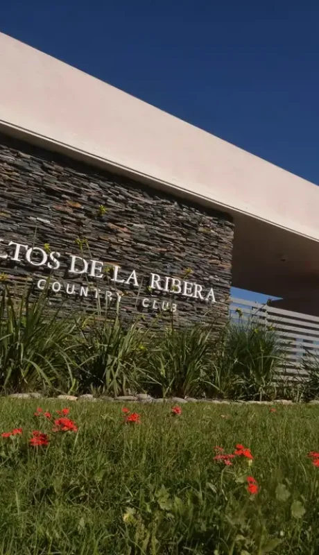 Entrada del country donde ocurrieron los robos