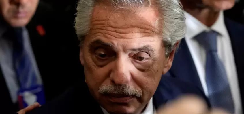 El escándalo por las operaciones millonarias en seguros para créditos a jubilados, detectado por el saliente titular, lo puso en la lupa a Fernández.