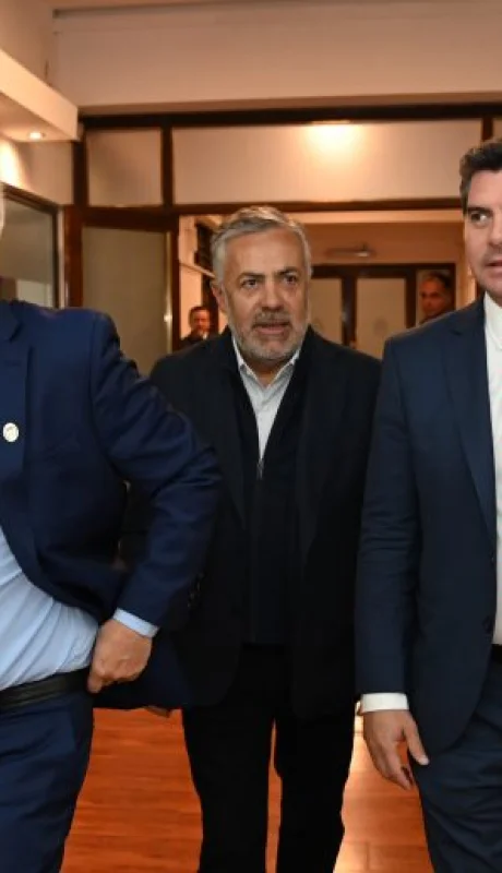 De izquierda a derecha Claudio Poggi, Alfredo Cornejo y Marcelo Orrego