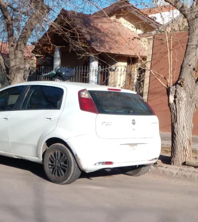 El vehículo en el que se desplazan los delincuentes.