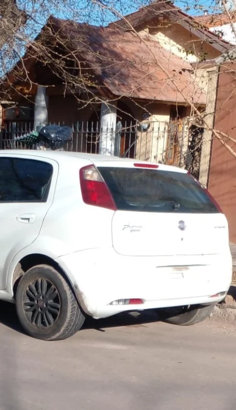 El vehículo en el que se desplazan los delincuentes.