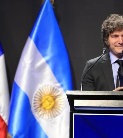 El presidente Javier Milei brinda su discurso en Chile