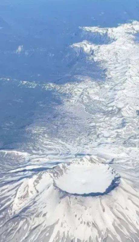 El Volcán Puyehue (del mapuche: puye hue 'lugar de puyes (peces)')1 es un volcán activo del tipo estratovolcán y cono colapsado, de 2240 m s. n. m.