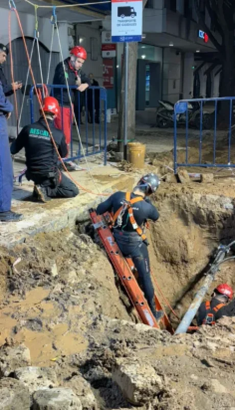 La fiscal Carolina Asprella y el fiscal general adjunto, Patricio Ferrari, buscan identificar a los obreros que realización del túnel.