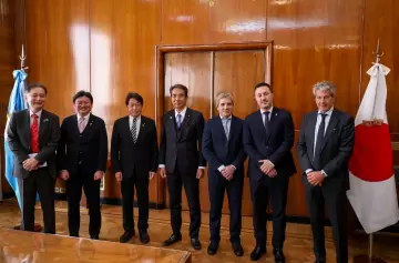 Luis Caputo y Luis Petri tuvieron una reunión prometedora