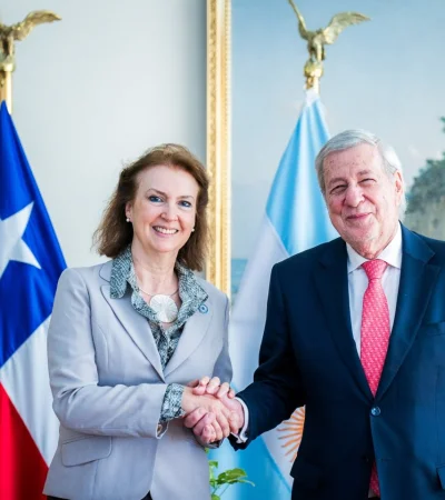 Diana Mondino y Alberto van Klaveren, cancilleres de Argentina y Chile