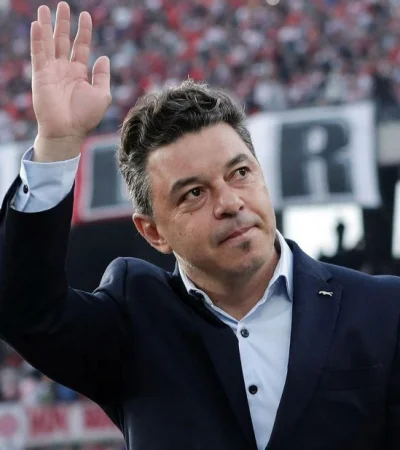 El Muñeco vuelve a su casa.