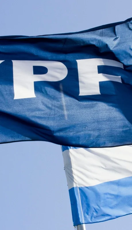 Buitres al acecho: intentarán embargar bienes por deuda de YPF