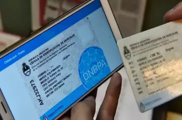 La eliminación de la cédula azul genera polémica y alerta sobre caos administrativo