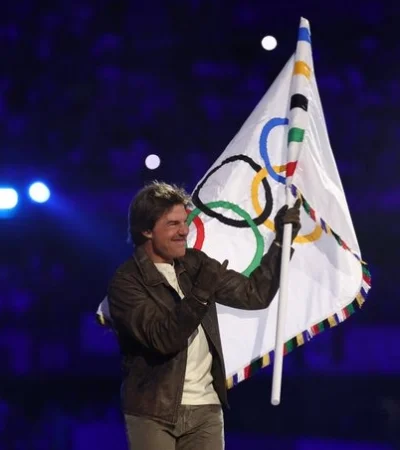 Tom Cruise en el cierre de los Juegos Olímpicos