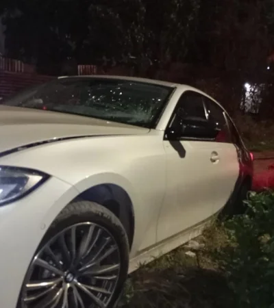 Auto del comisario retirado robado.