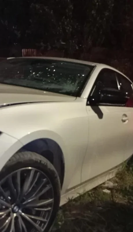 Auto del comisario retirado robado.