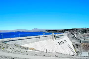 El Gobierno venderá acciones de cuatro represas hidroeléctricas
