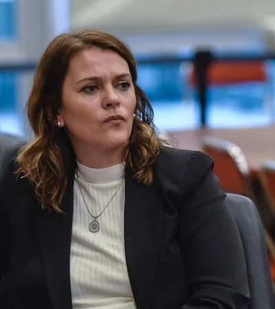 La familia guardaba dinero para el viaje de egresados de sus dos hijas