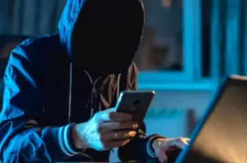 Le duplicaron el número de celular e hicieron 16 transferencias: el banco deberá responder