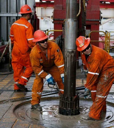 Las explotaciones petroleras y mineras mantienen las fuentes de trabajo. (Foto: web)
