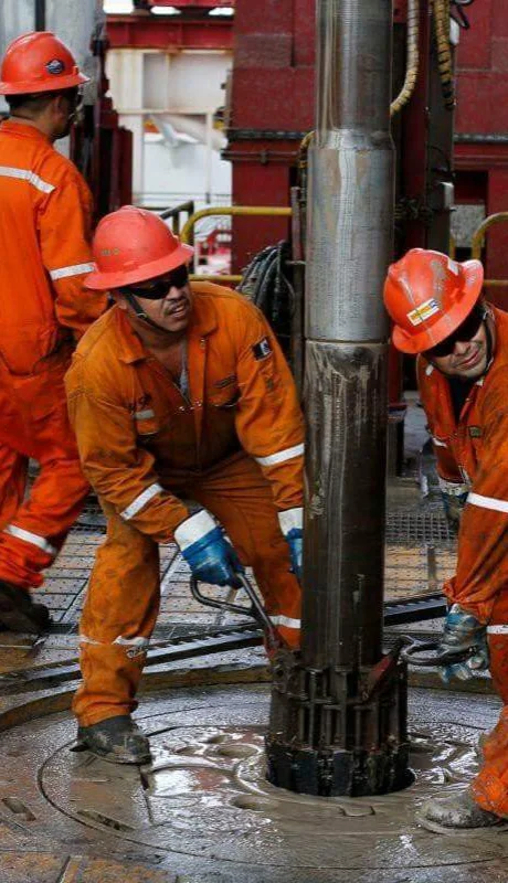 Las explotaciones petroleras y mineras mantienen las fuentes de trabajo. (Foto: web)