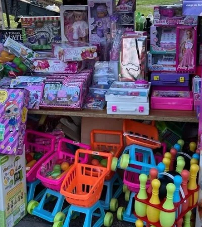 Variedad de juguetes y precios por el Día de las Infancias.