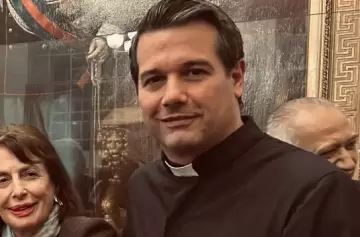 Duro castigo de la Iglesia al cura que organizó la visita a los represores