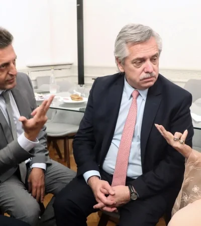 Axel Kicillof, Sergio Massa, Alberto y Cristina Fernández en La Plata.