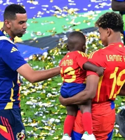 Lamine Yamal junto a su padre