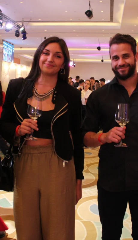 Luis Campos, Paula Quiroga, Nicolás Frigole, Jael Albelo, disfrutando algunas de las 600 etiquetas para degustar.