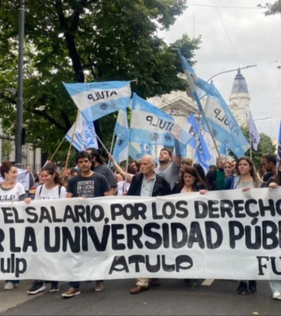 El 23 de abril se realizo una multitudinaria marcha federal en defensa de la universidad publica. (Foto: web)