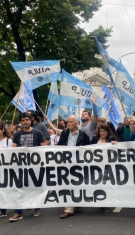 El 23 de abril se realizo una multitudinaria marcha federal en defensa de la universidad publica. (Foto: web)