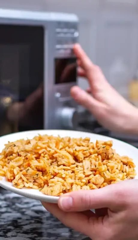 ¿Sabes cuántos gérmenes y bacterias han invadido tu microondas?