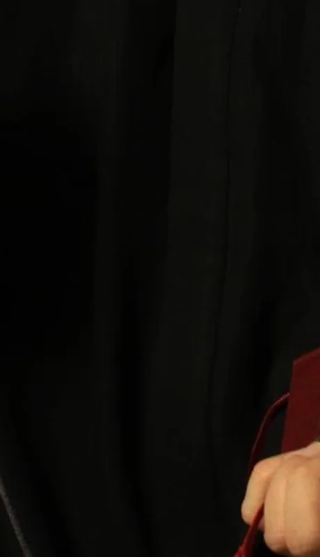 ¿Posesión demoníaca? Joven aterroriza a los vecinos con extraños comportamientos