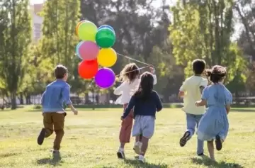 El Gobierno saludó a los niños en su día: "Llamamos a respetar y cuidar su infancia"