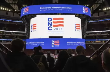 Harris y Walz buscan reavivar el pálpito demócrata en Chicago