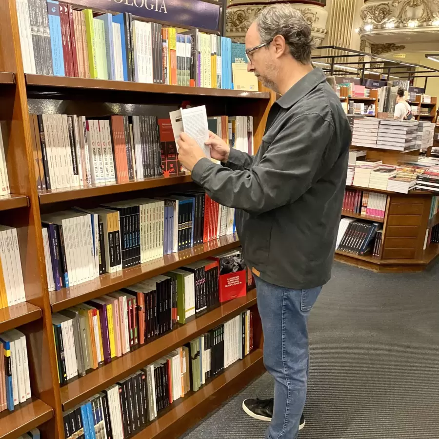 Fernando Seara, el autor de "Clubes Argentinos 1500 Historias de Pasión y Pertenencia"