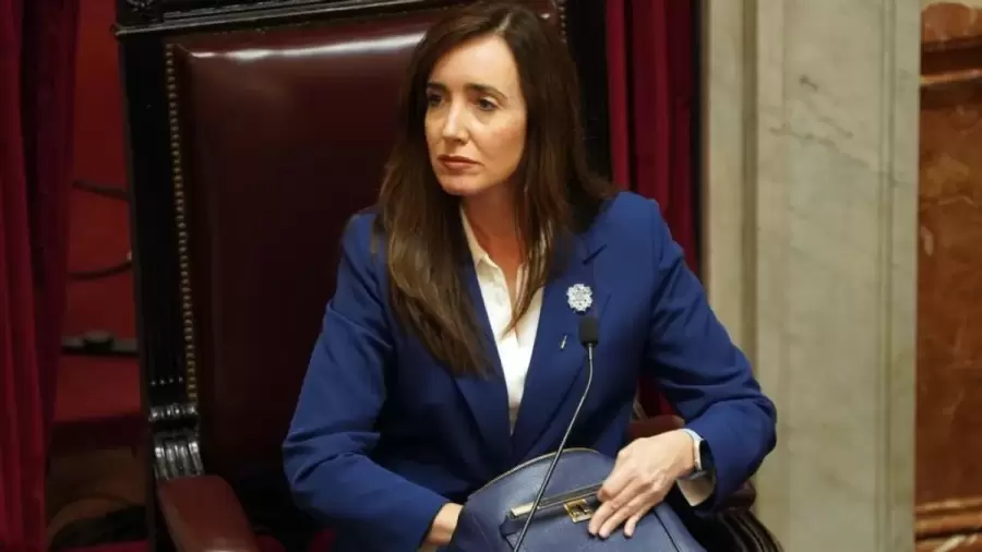 "Convoqué a una sesión especial este jueves a las 10 para que los senadores debatan acerca del aumento de sus sueldos" (Victoria Villarruel)