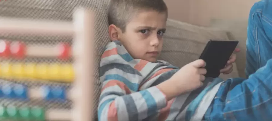 Es importante comprender lo que hacen vuestros hijos en línea, es importante enseñarles a sentirse seguros.